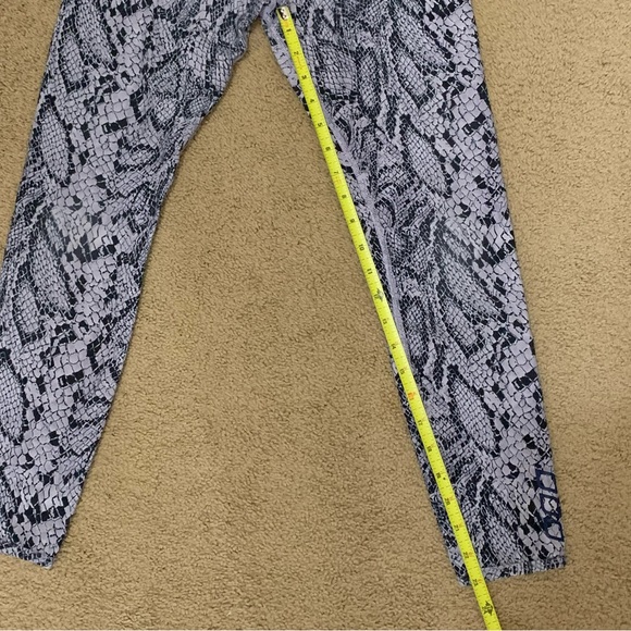 Lorna Jane Mid-Rise Cropped Blue Snakeskin Legging S - Picture 11 of 11